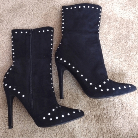 Charlotte Russe Studded Black Faux Suede Ankle Boots Size 10 Pointed Toe Heels - Picture 2 of 9